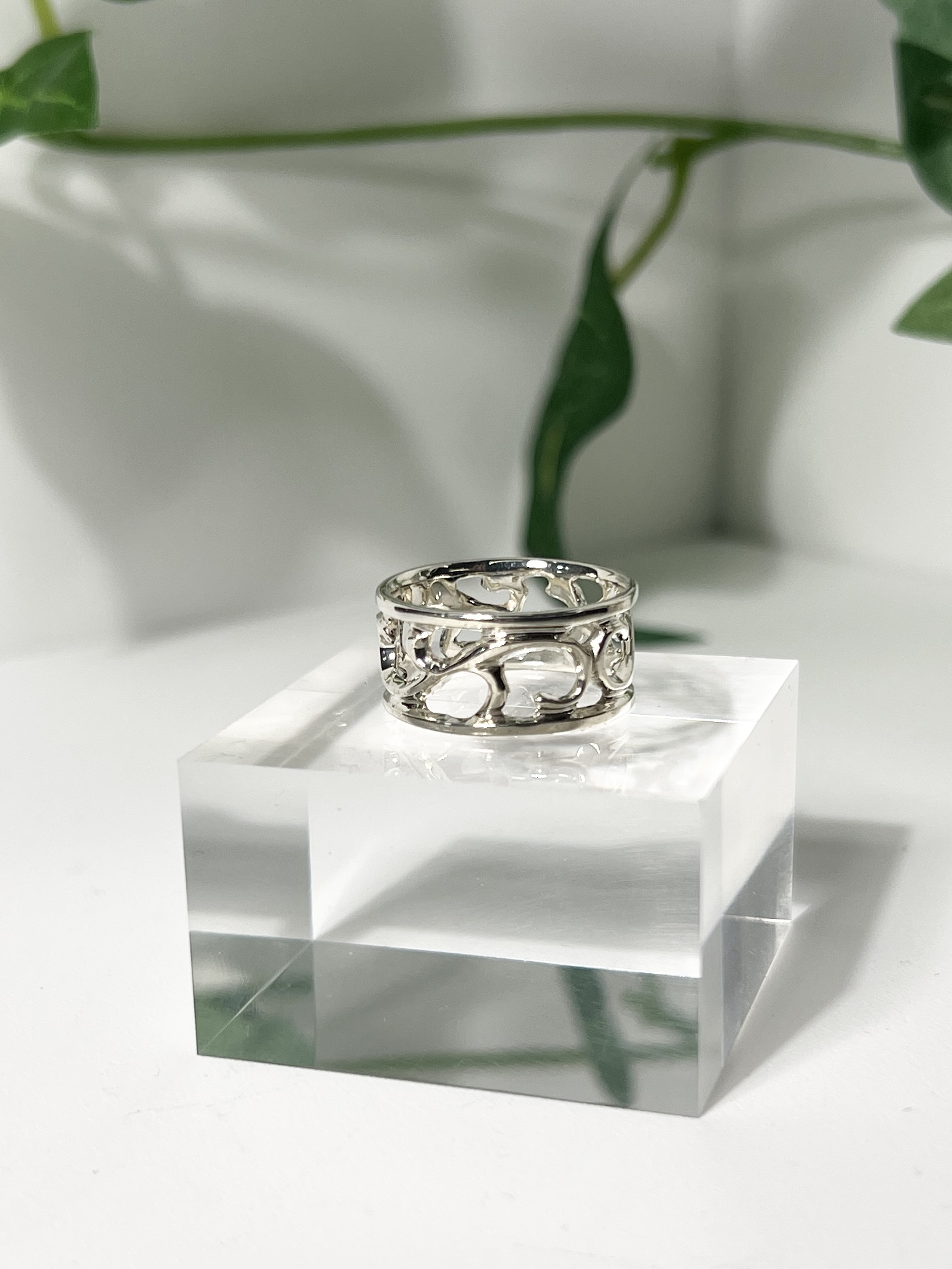 透かしアラベスクリング