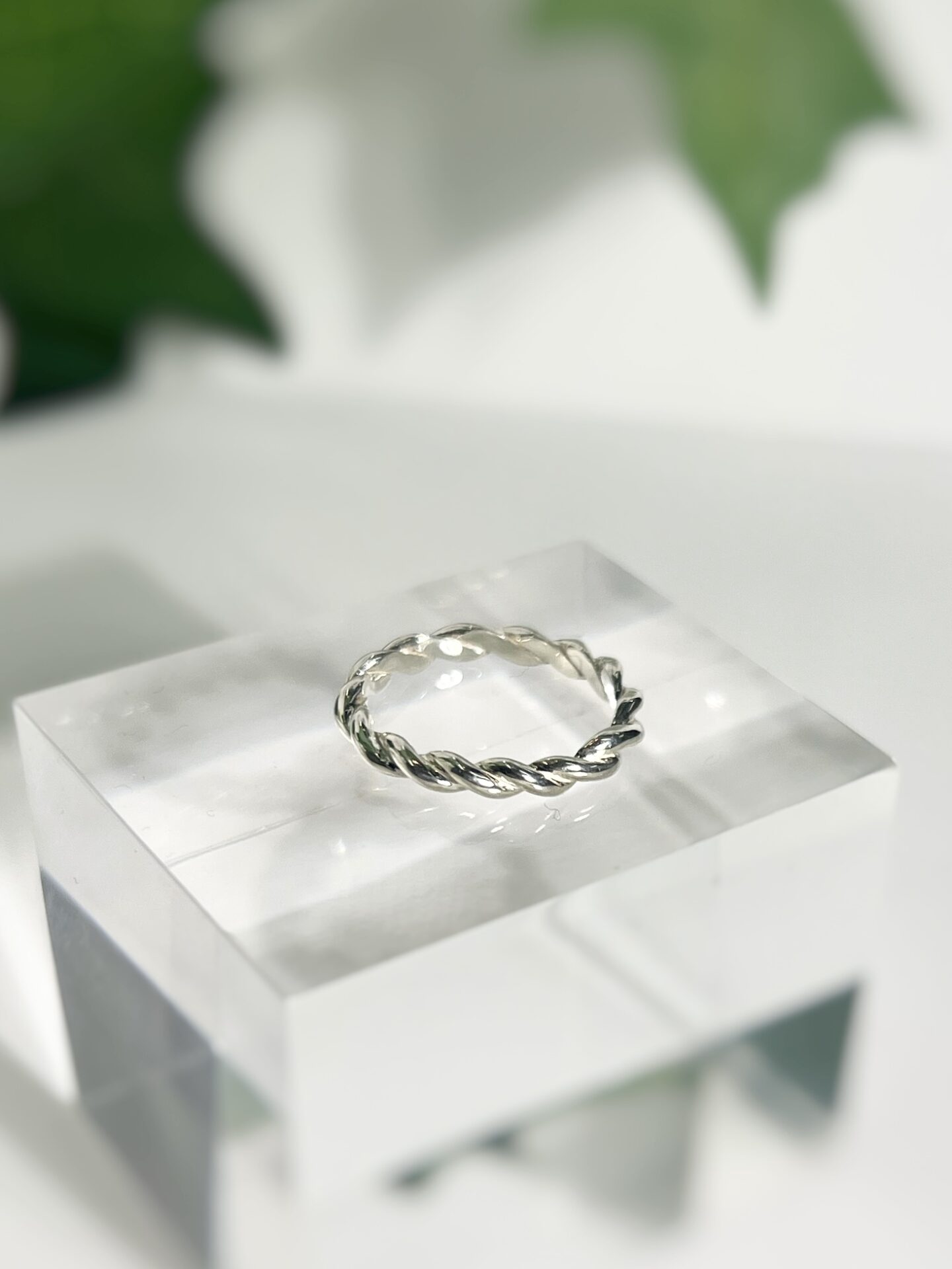 ツイストリング