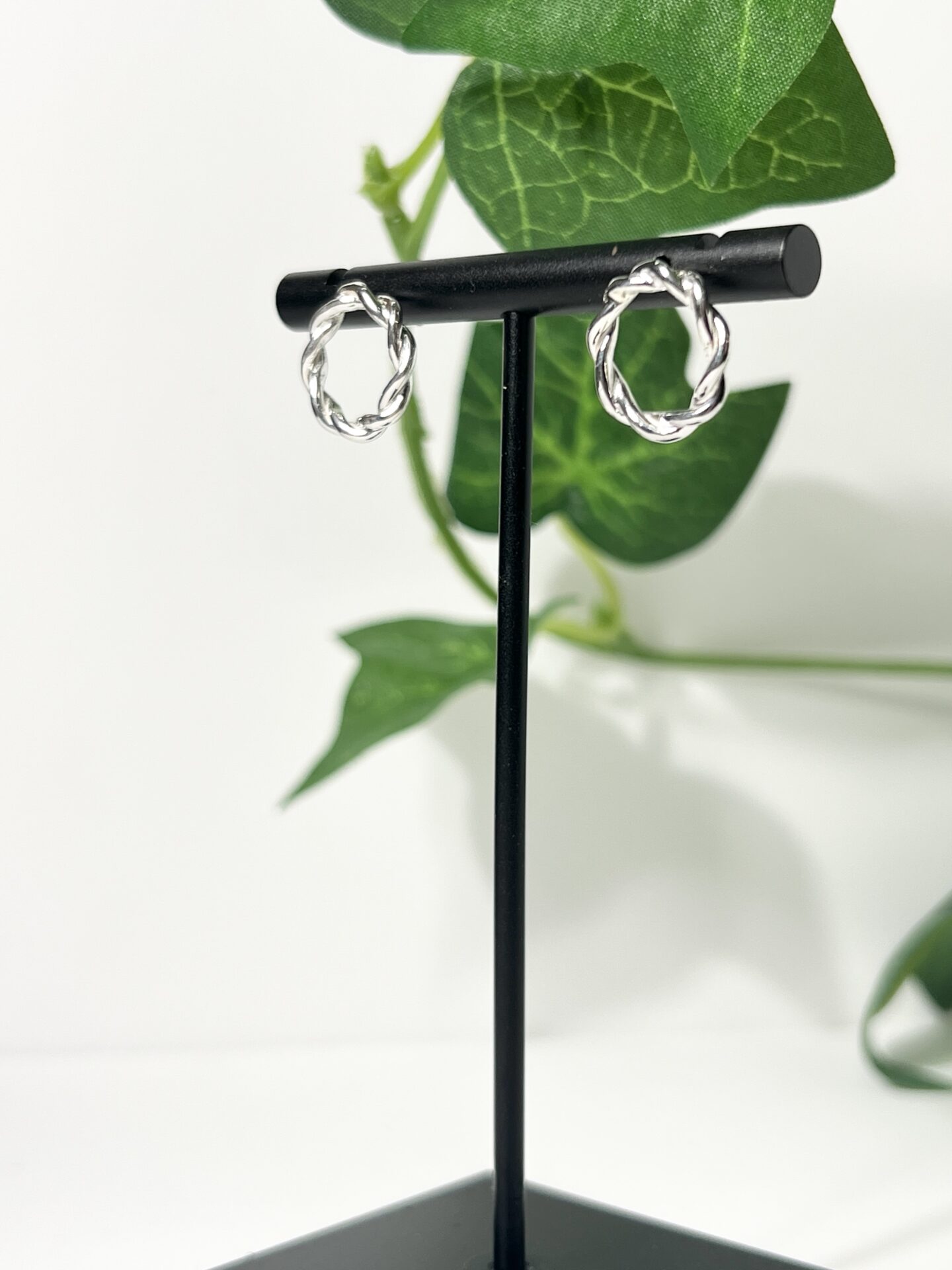 ミディアムツイストピアス