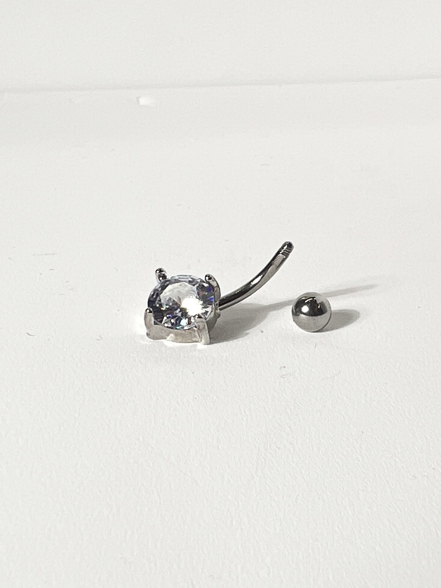 14G モチーフストーンバナナバーベルボディピアス・へそピアス (ラウンド) - 画像 (3)