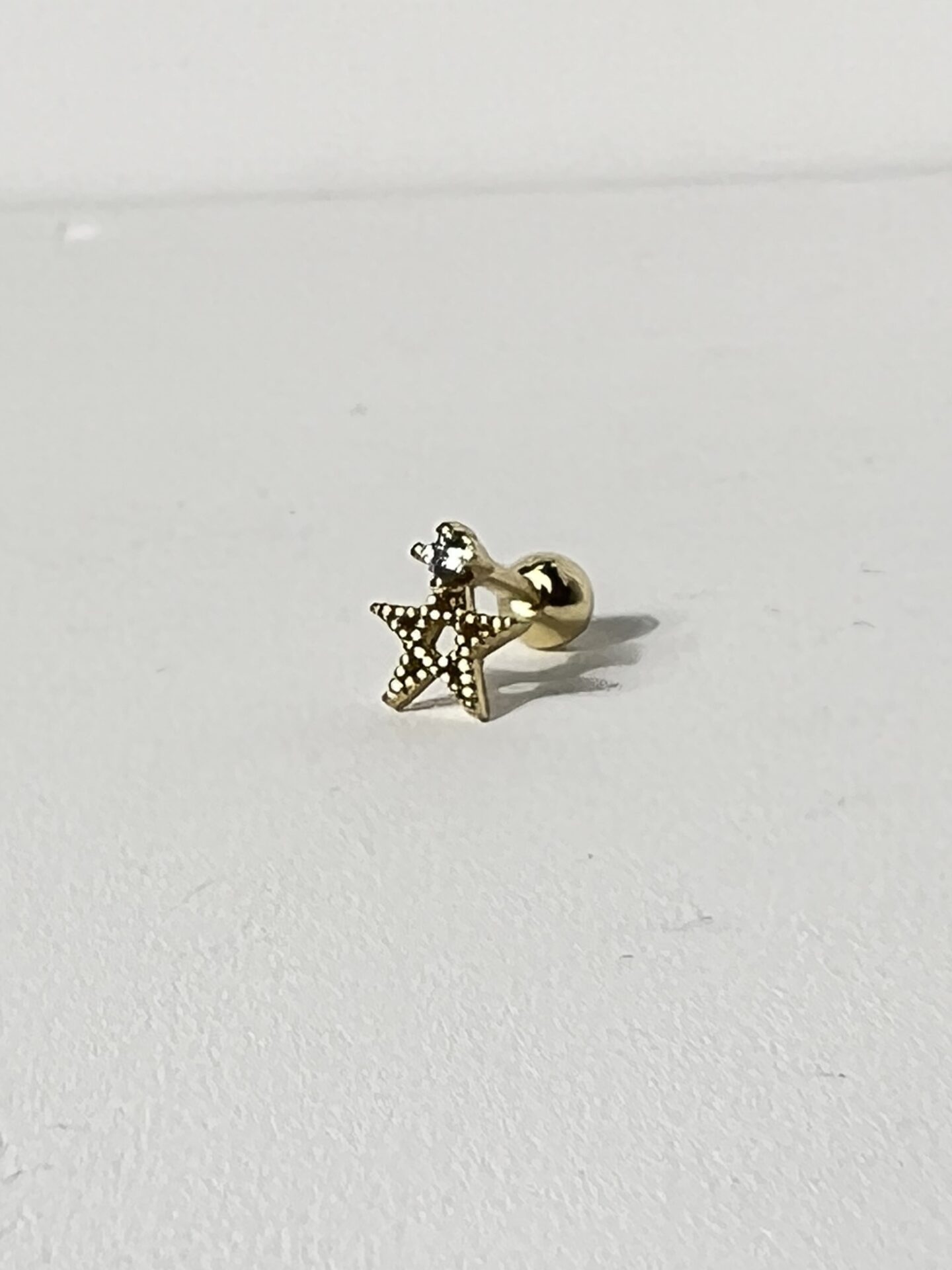 16G ワンポイントスターストレートバーベルボディピアス (ゴールド) - 画像 (2)