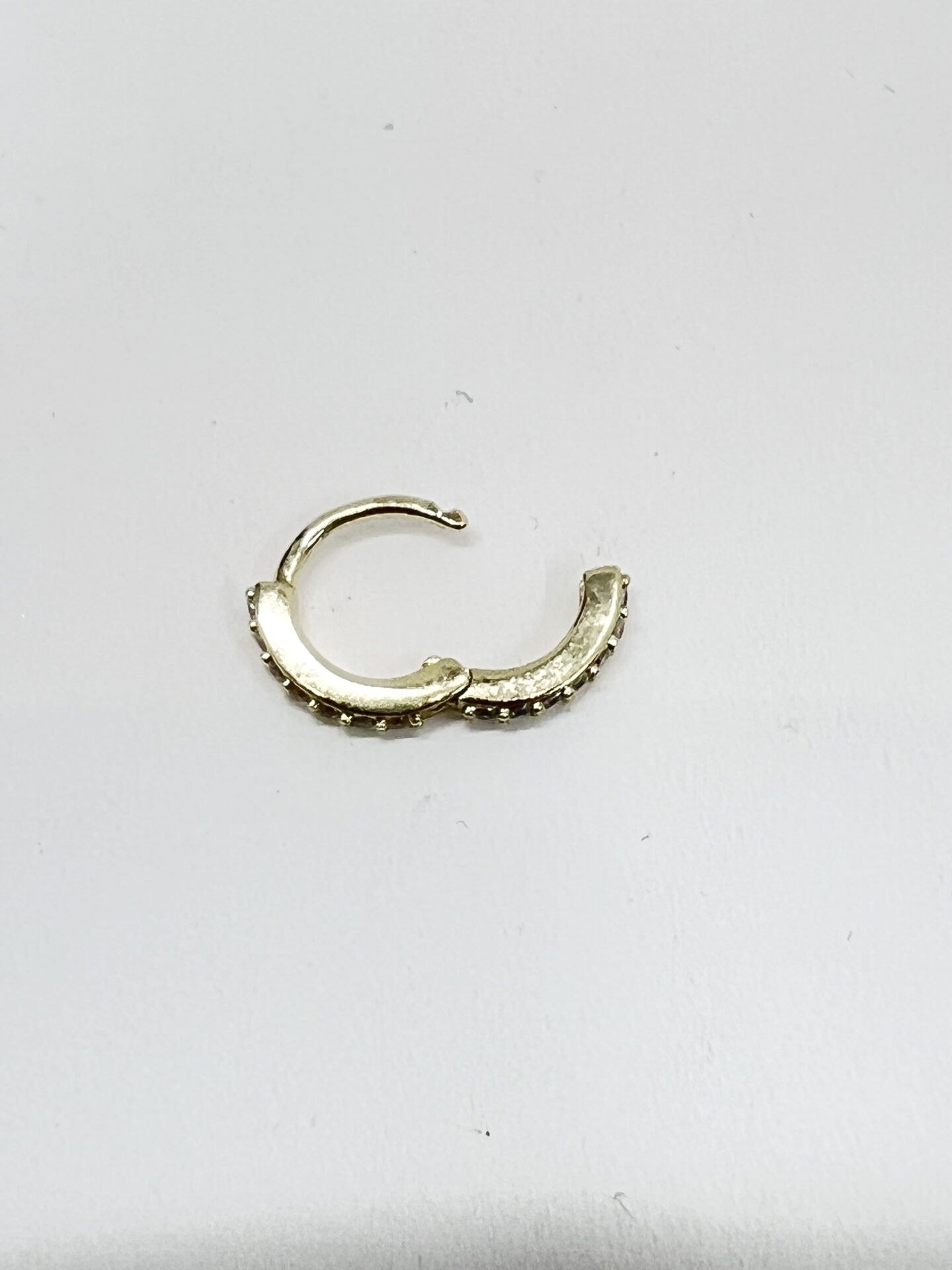 20G キュービックジルコニアフープピアス(ゴールド) - 画像 (3)